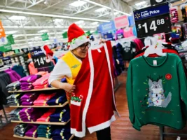 Walmart plans to hire 40,000 workers for holiday season