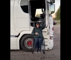Inspiring truck driver in wheelchair proves that anything is possible