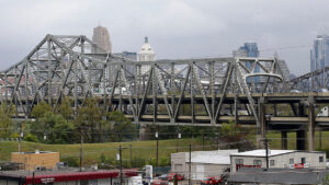 Kentucky officials hope new signs will keep hazmat trucks off Brent Spence Bridge