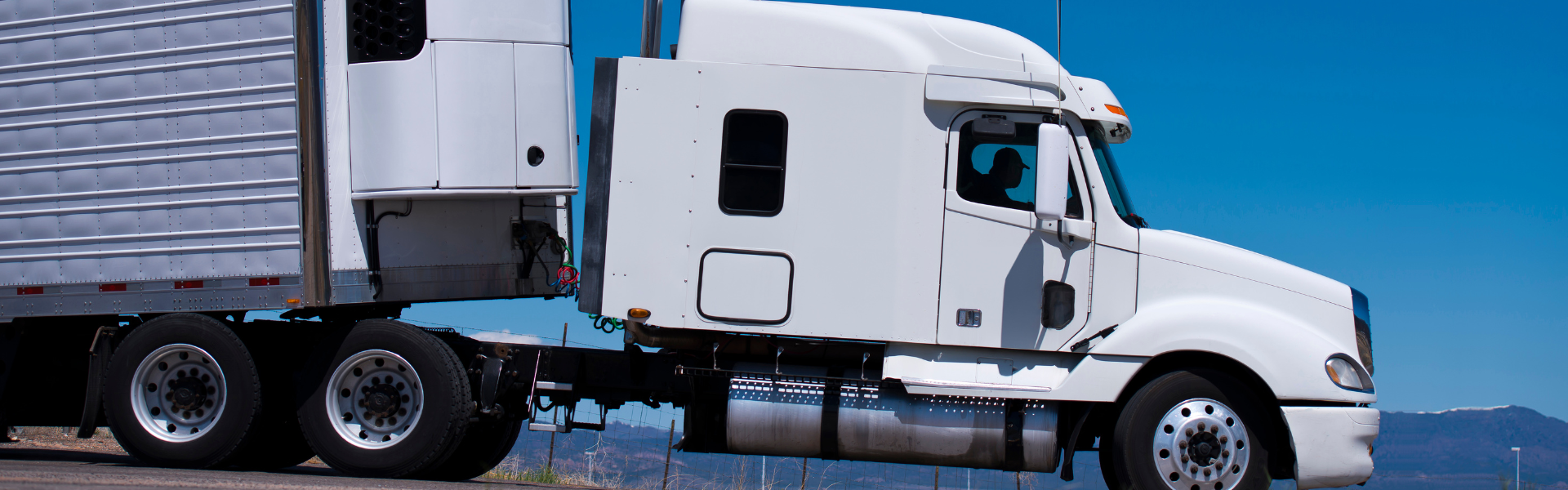 semi pulling reefer trailer