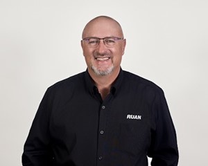 Dean Key of Milbank South Dakota receives 2023 driver of the year award from ruan. Dean is pictured wearing black ruan logoed shirt and glasses