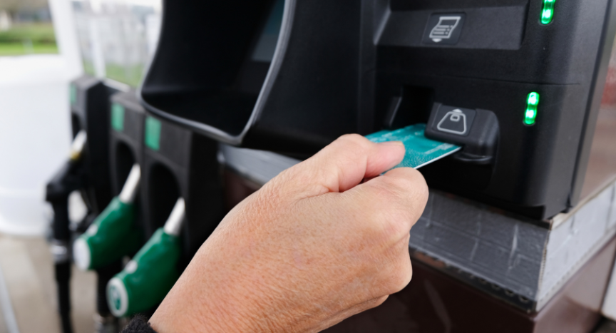 Find the best fuel cards for truckers in 2025 to save on fuel costs and manage expenses. Compare options like TCS, WEX, ExxonMobil, Apex, and Mudflap for discounts and added perks.