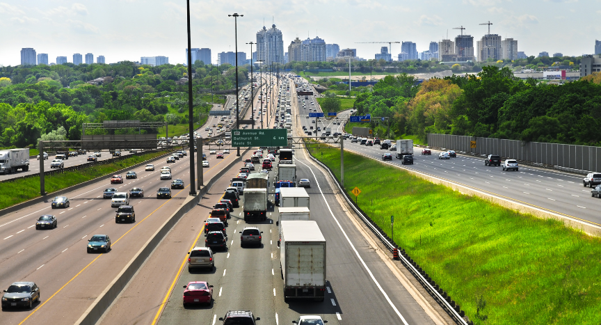 Learn how truck drivers can navigate America’s busiest highways with confidence. Explore effective strategies to manage traffic congestion, fuel inefficiency, and safety risks while ensuring timely deliveries.