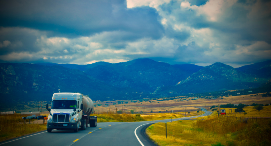 America’s busiest freight lanes, including I-10, I-40, and I-90, keep the nation’s truck drivers rolling with steady freight, solid pay, and dependable work. Learn how each corridor supports different freight types and what routes offer the best earning potential in 2025.