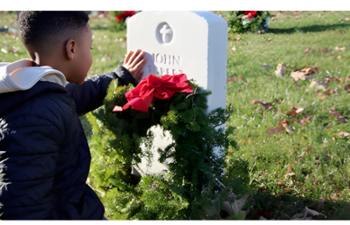 The St. Christopher Truckers Relief Fund continues its partnership with Wreaths Across America to honor veterans on National Wreaths Across America Day. Learn how truck drivers and industry supporters can sponsor wreaths, volunteer, and participate in this nationwide tradition of remembrance while supporting SCF’s health and wellness programs for drivers.