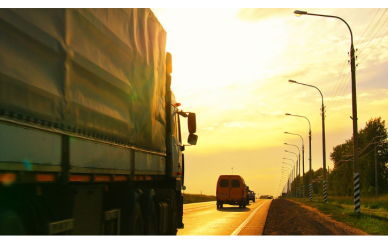 New Jersey’s dense distribution centers and strategic location near major highways and the Port of New York and New Jersey provide truck drivers with diverse routes, specialized freight opportunities, and steady work throughout the region.