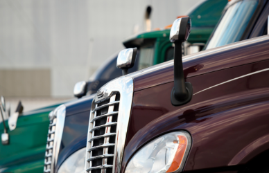 FMCSA has renewed a five-year exemption that allows specialized carriers hauling oversize or overweight loads to skip the 30-minute rest break. Here’s what truck drivers need to know about how this update affects permitted hauls, parking challenges, and day-to-day operations.