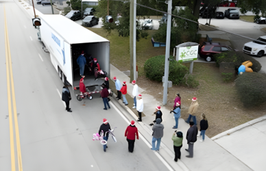 Landstar employees across the country supported food banks, housing programs, schools, and family services in 2025, contributing meals, donations, and volunteer time to local communities.