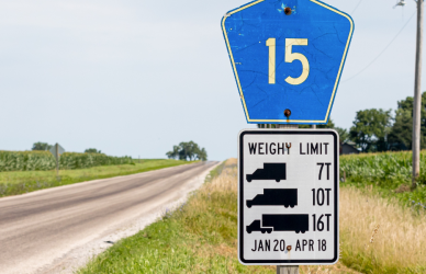 weight limits sign on road