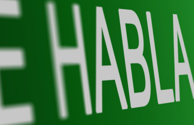 se habla espanol road sign