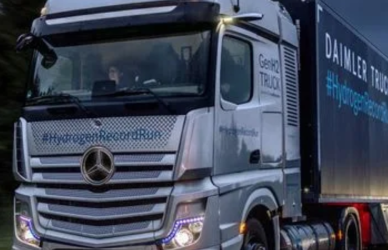 A Mercedes GenH2 hydrogen fuel cell truck logged 1,047 km on an overnight drive to Berlin, Germany on September 25th.