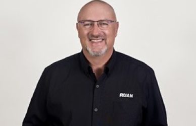 Dean Key of Milbank South Dakota receives 2023 driver of the year award from ruan. Dean is pictured wearing black ruan logoed shirt and glasses