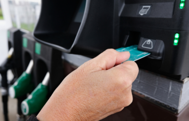 Find the best fuel cards for truckers in 2025 to save on fuel costs and manage expenses. Compare options like TCS, WEX, ExxonMobil, Apex, and Mudflap for discounts and added perks.
