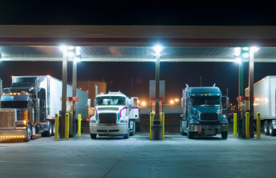 Best truck stops in America that drivers rely on. Compare Iowa 80, TA, Pilot Flying J, and more based on parking, consistency, and route access.